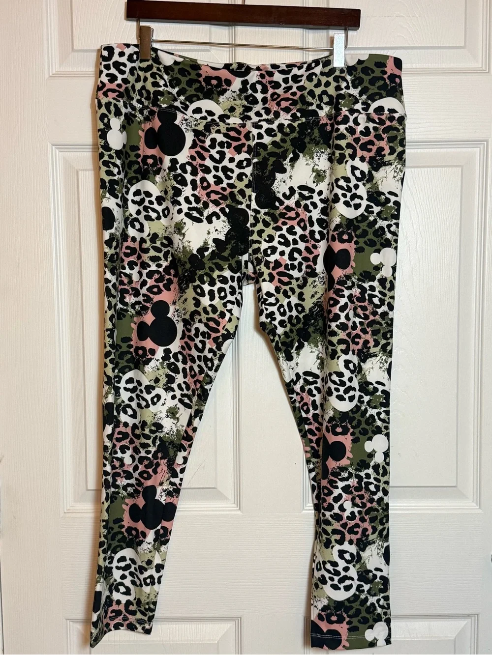 Authentic Disney Parks Wild About Disney Leggings Women Plus Sz 1X - Picture 2 of 5